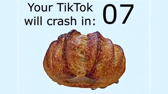 Carte meme "Your TikTok Will Crash In: 07" Spinning Bread