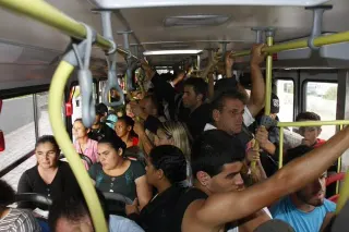Carte meme Aqui No Ônibus Não Se Fala Em Outra Coisa, rareté commune