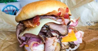 Carte meme Arby’s Meat Mountain, rareté commune