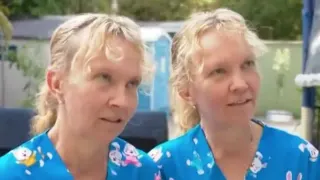 Carte meme Australian Twins Bridgette and Paula Powers Viral Video, rareté commune