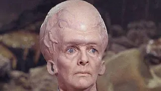 Carte meme Big Brain Alien, rareté commune