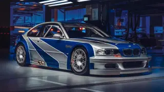 Carte meme BMW M3 GTR, rareté commune