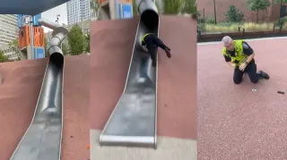 Carte meme Boston Cop Falling Down Slide Video, rareté commune