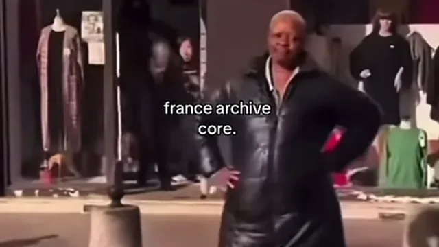 Carte meme C'est elle, c'est elle, rareté commune