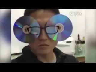Carte meme CD Flipping / CD Glasses, rareté commune