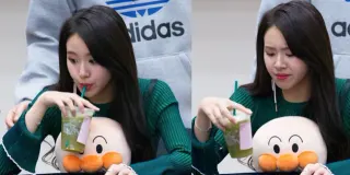Carte meme Chaeyoung Drinking, rareté commune