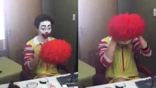 Clown Putting On Wig / Key the Clown meme card, common rarity