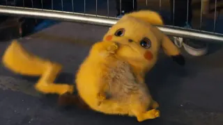 Carte meme Cowering Detective Pikachu, rareté commune