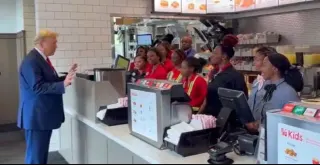 Carte meme Donald Trump Ordering At Chick-fil-A, rareté commune