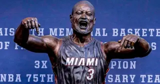 Dwyane Wade Statue meme card, common rarity