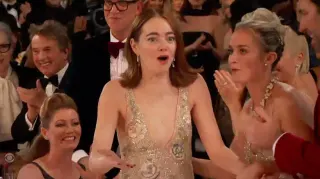 Carte meme Emma Stone Winning Golden Globe Award, rareté commune