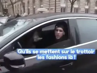 Carta meme Fashion week a Paris, rarità epica