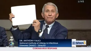 Carte meme Fauci Holding Paper, rareté commune