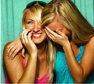 Carte meme Girls Laughing, rareté épique