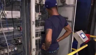 Guy Looking At Server meme card, common rarity