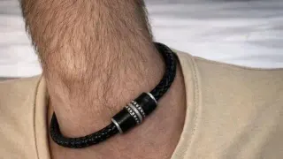 Carte meme Hand In Pocket / Skinny, Hairy Neck Optical Illusion, rareté commune