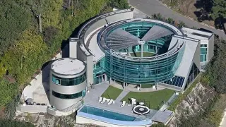 Justin Bieber's Mansion meme card, common rarity