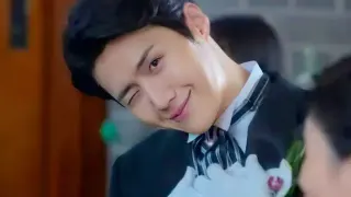 Carte meme Kim Seon-ho Smile, rareté commune