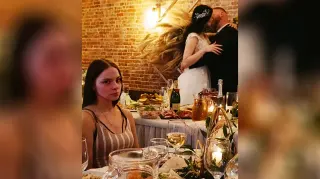 Carte meme Kiss At Sister’s Wedding, rareté commune