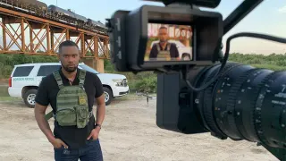 Carte meme Lawrence Jones III’s "Live From the Border" Tweet, rareté commune