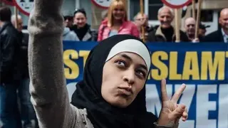 Carte meme Le selfie de Zakia Belkhiri, rareté commune
