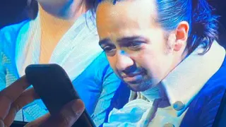 Carte meme Lin-Manuel Miranda on TV Reading Off A Smartphone, rareté rare