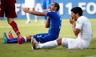 Luis Suárez's Biting meme card, rare rarity