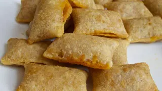Pizza Rolls in the Oven vs. Pizza Rolls in the Microwave meme card, common rarity