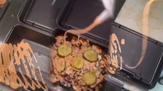Carte meme Putting Sauce Over and Over, rareté commune
