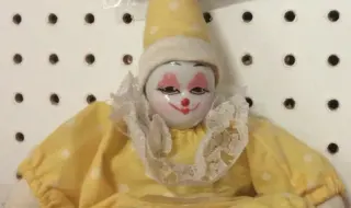 Small but Knowing Clown meme card, common rarity