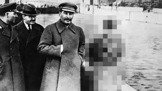 Stalin Dissapearing a Guy meme card, common rarity