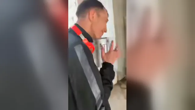 Carte meme Tape pas contre le mur gros, rareté commune
