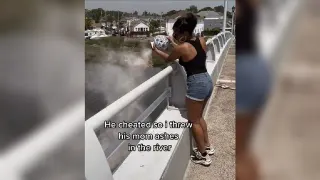 Carte meme Throwing Ex-Boyfriend’s Mom’s Ashes In The River, rareté commune