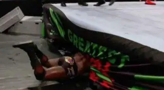 Titus O'Neil Falling meme card, common rarity