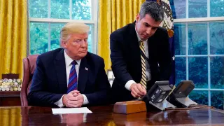Trump Calling Enrique Peña Nieto meme card, common rarity