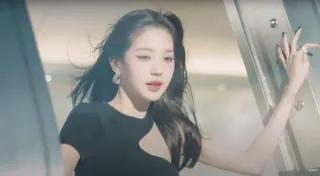 Wonyoung Jumping out Of a Plane meme card, common rarity